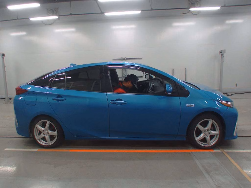 TOYOTA PRIUS PHV