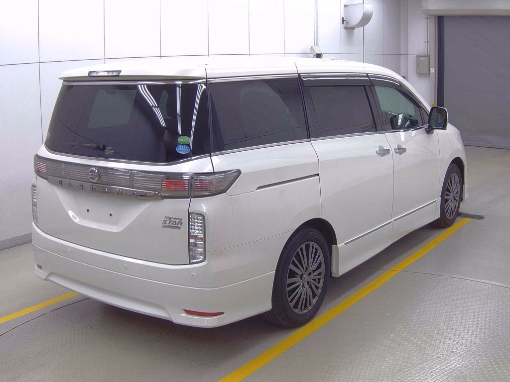 NISSAN ELGRAND