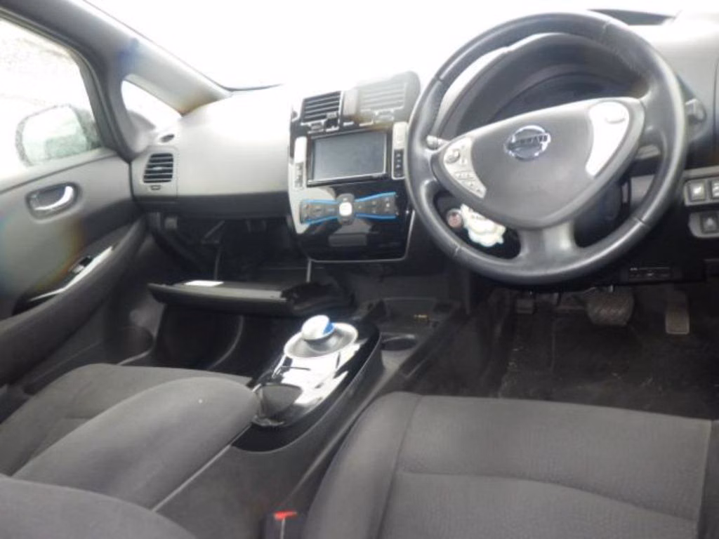 NISSAN LEAF