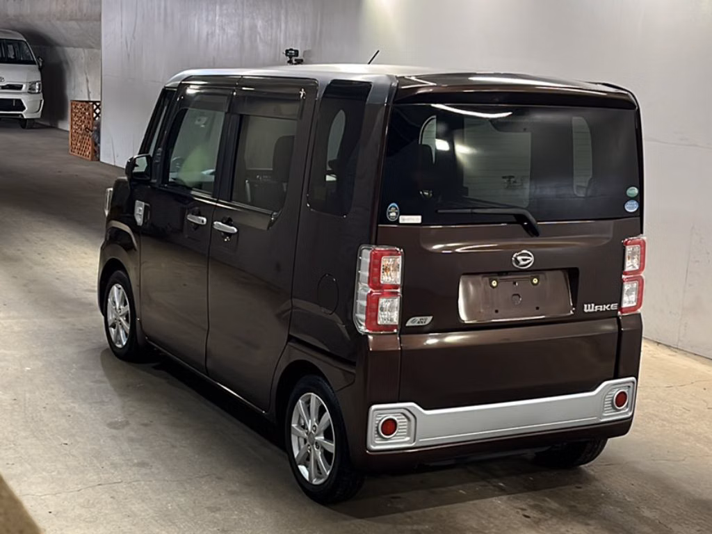 DAIHATSU WAKE