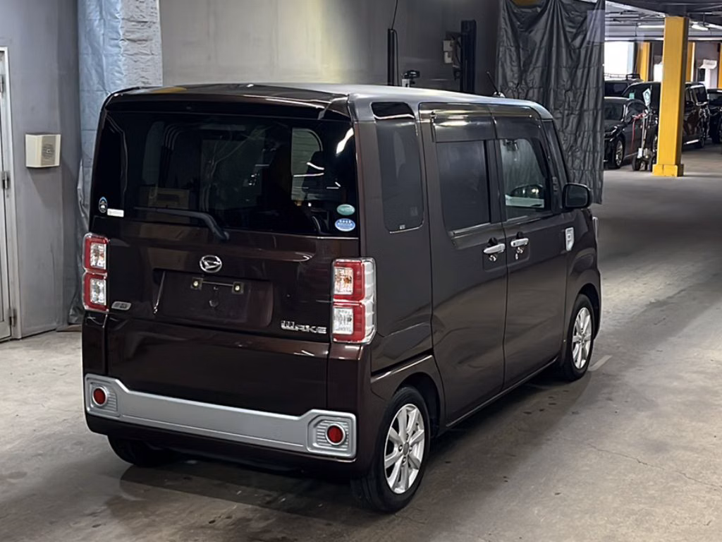 DAIHATSU WAKE