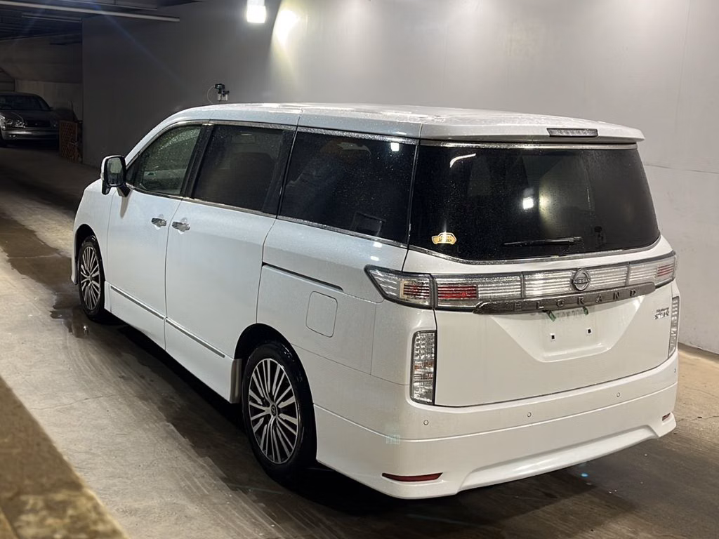 NISSAN ELGRAND