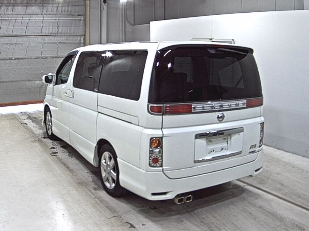 NISSAN ELGRAND