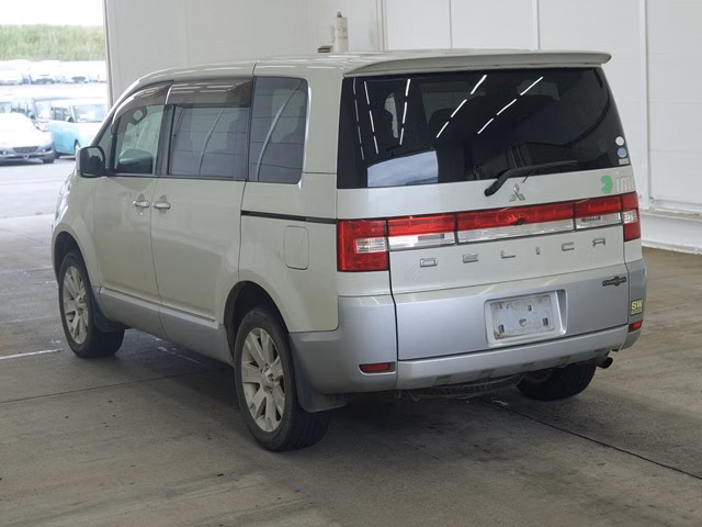MITSUBISHI DELICA D:5