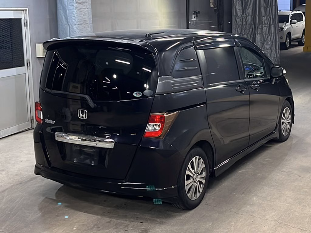 HONDA FREED SPIKE