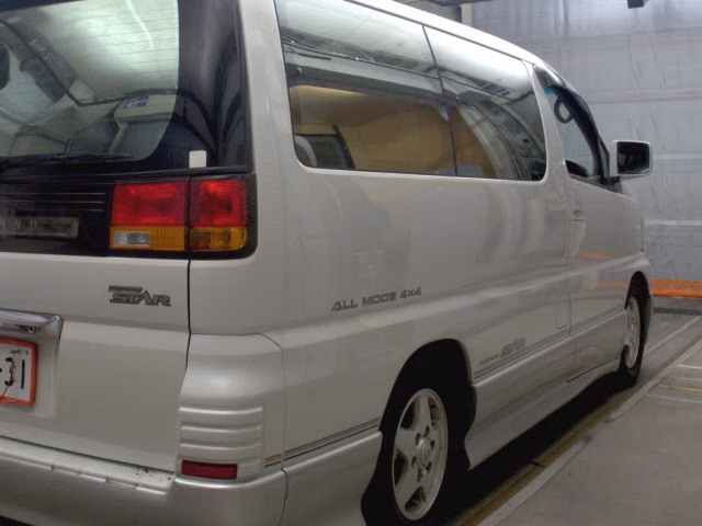 NISSAN ELGRAND