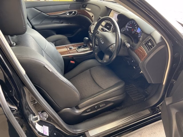 NISSAN FUGA
