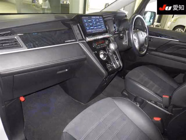 MITSUBISHI DELICA D:5