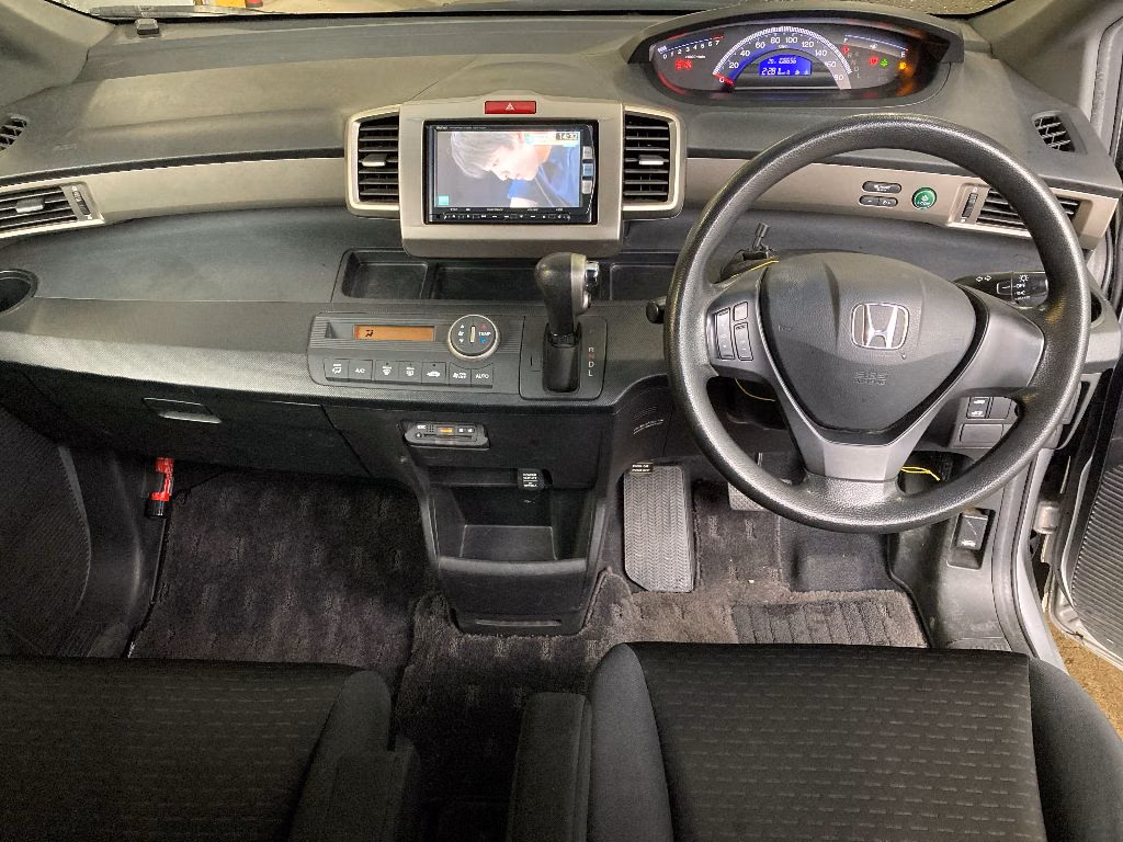 HONDA FREED SPIKE