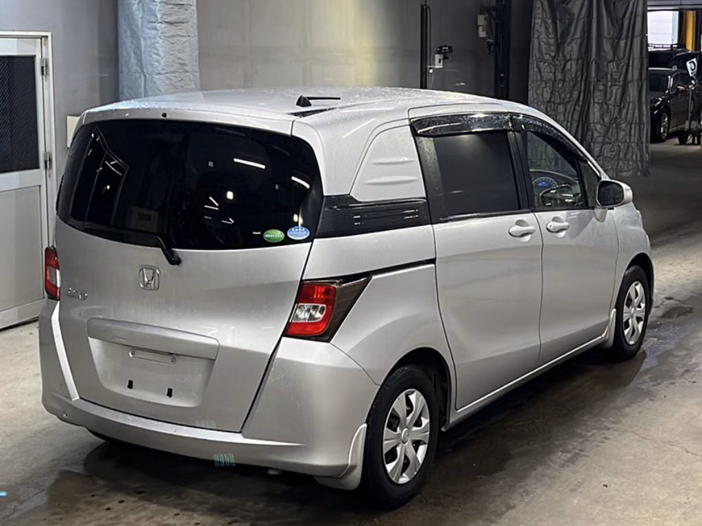 HONDA FREED SPIKE