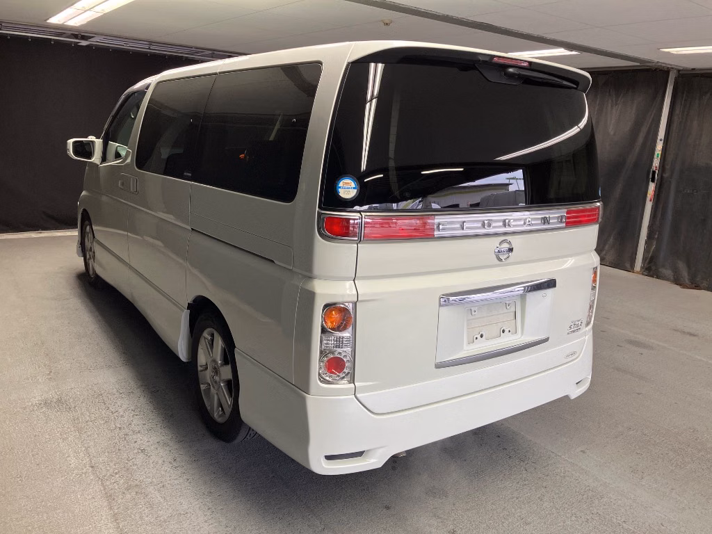 NISSAN ELGRAND