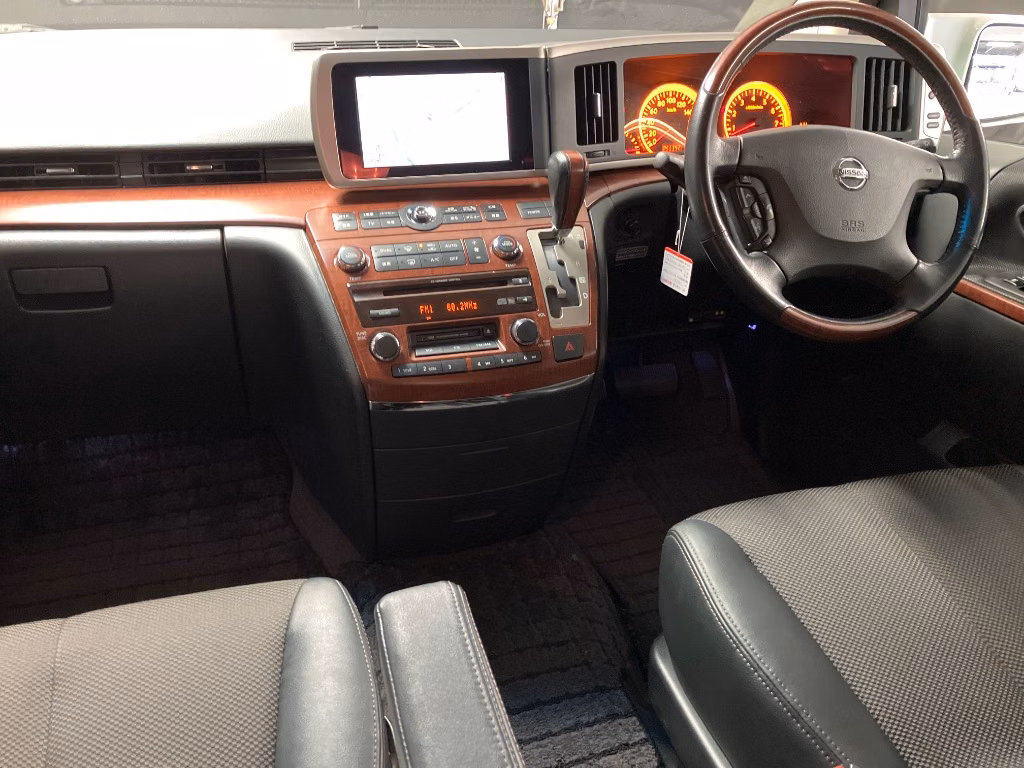NISSAN ELGRAND