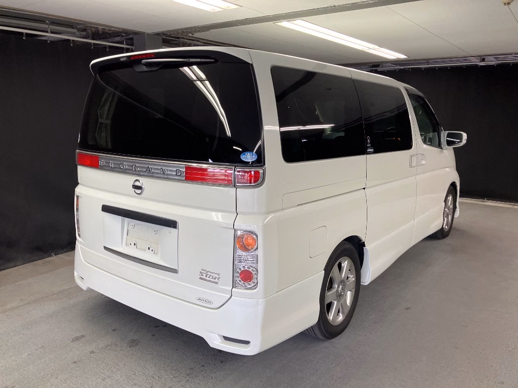 NISSAN ELGRAND