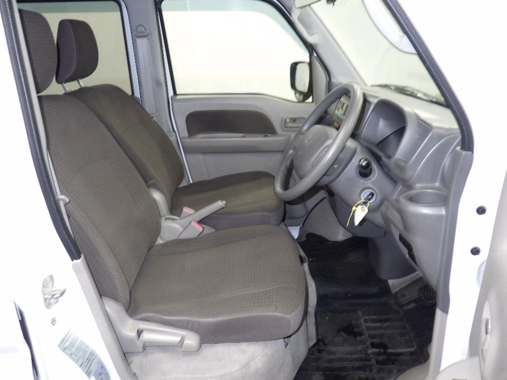 MITSUBISHI MINICAB