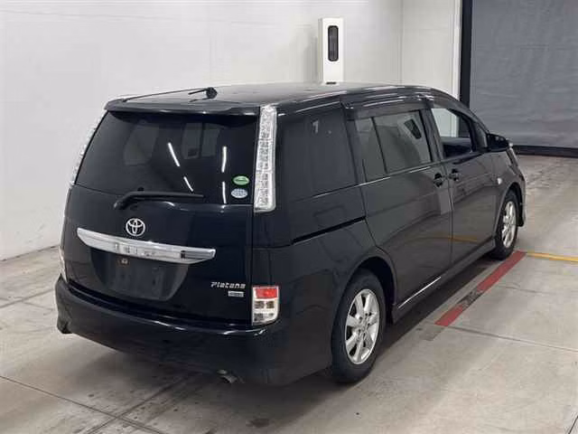 TOYOTA ISIS