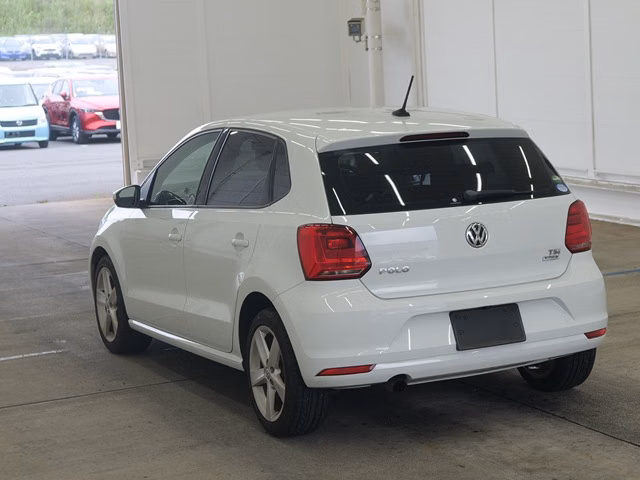 VOLKSWAGEN POLO