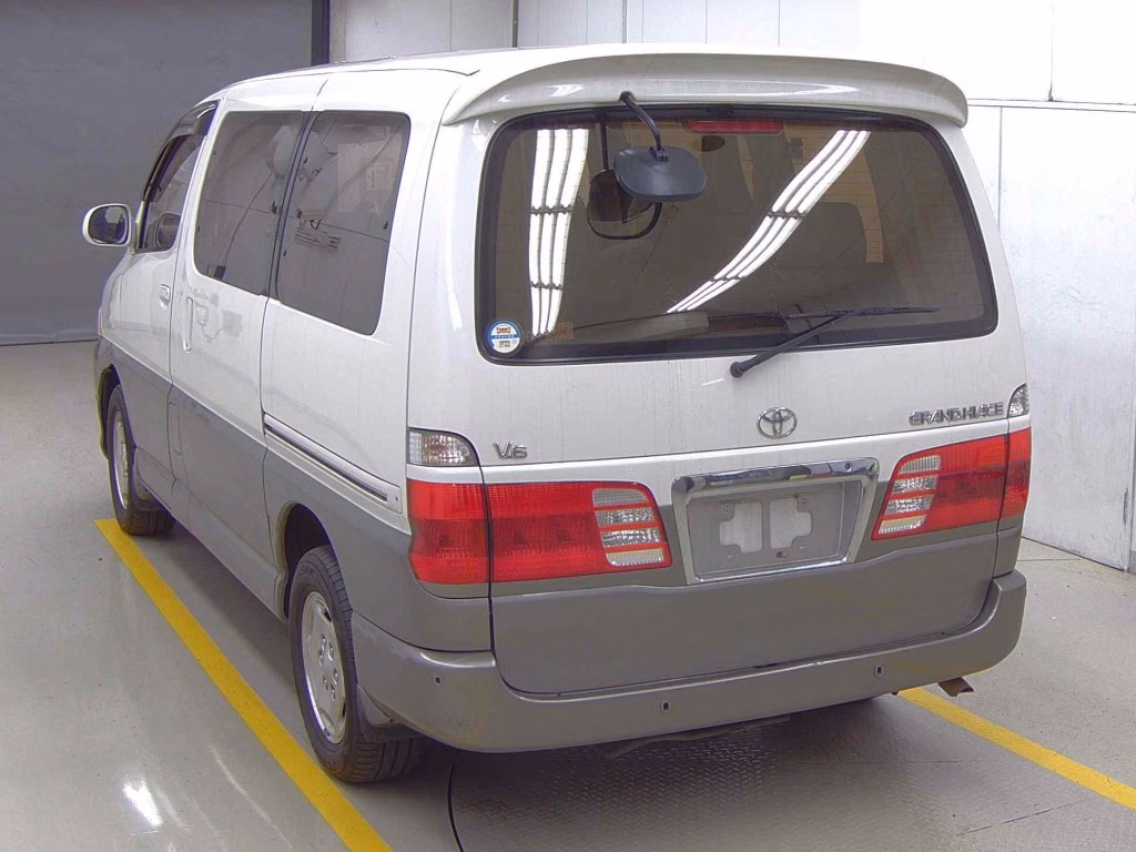TOYOTA GRAND HIACE