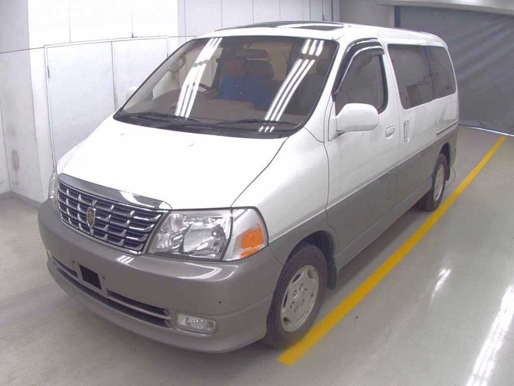 TOYOTA GRAND HIACE