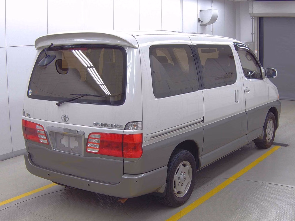 TOYOTA GRAND HIACE