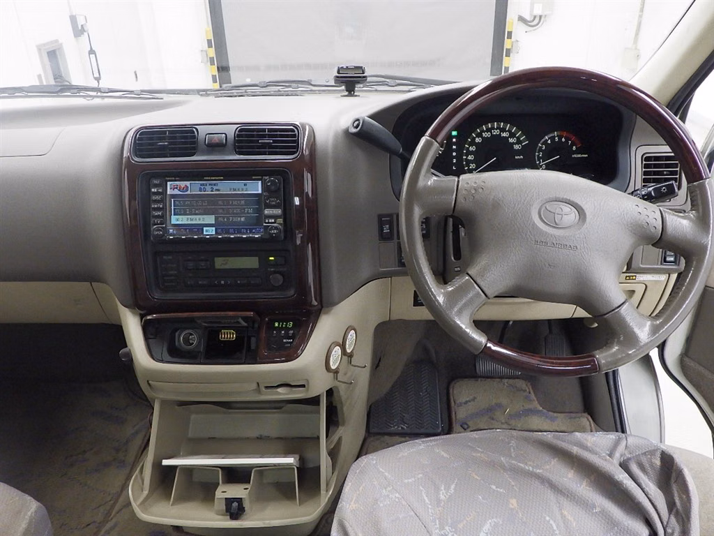 TOYOTA GRAND HIACE
