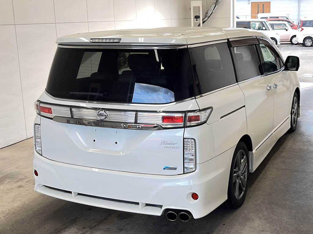 NISSAN ELGRAND