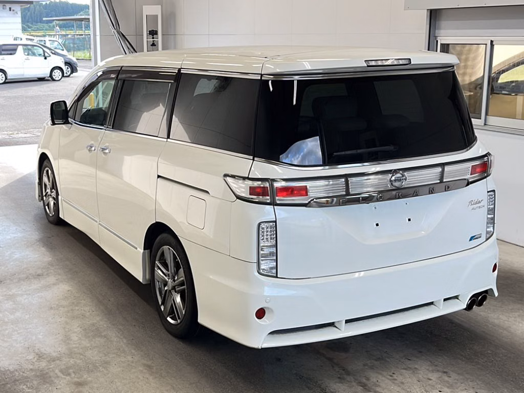 NISSAN ELGRAND