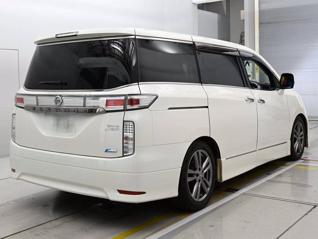 NISSAN ELGRAND