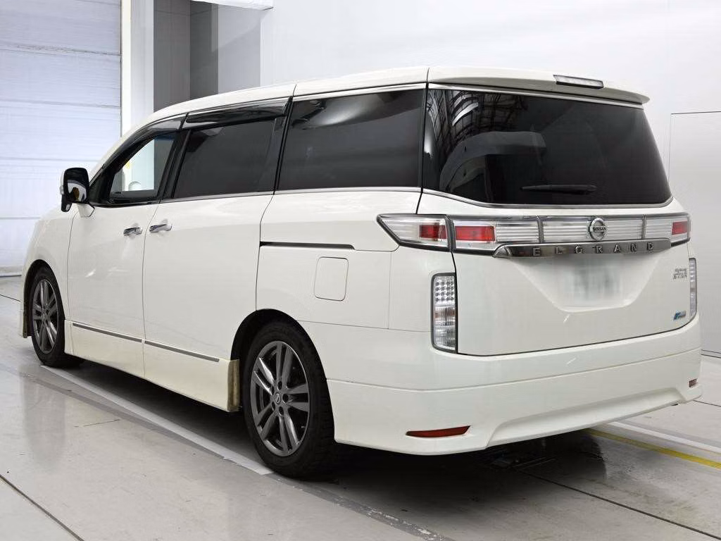 NISSAN ELGRAND