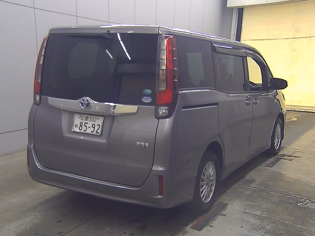 TOYOTA NOAH