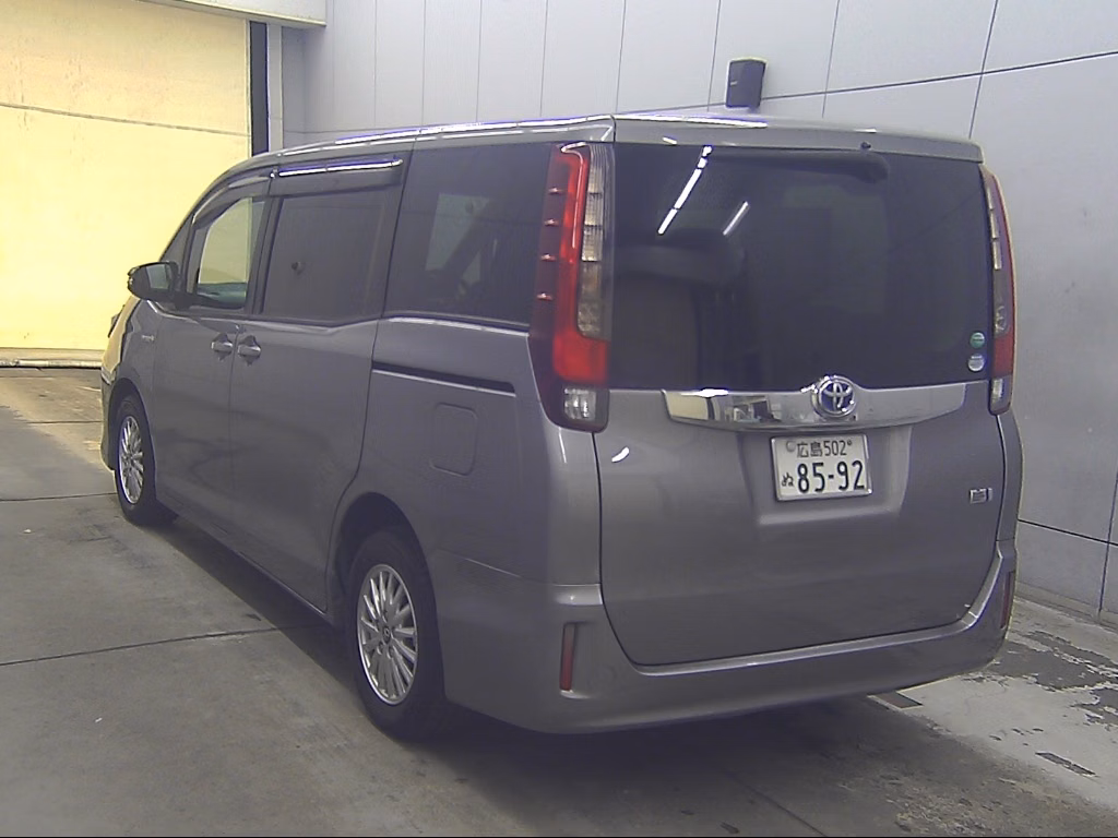 TOYOTA NOAH