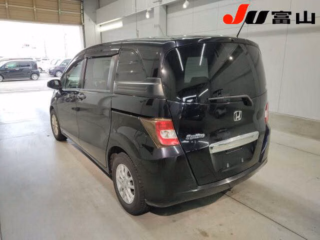 HONDA FREED SPIKE