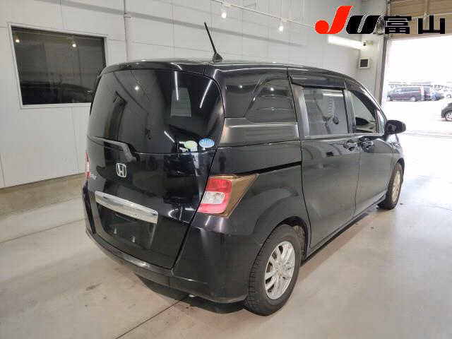 HONDA FREED SPIKE
