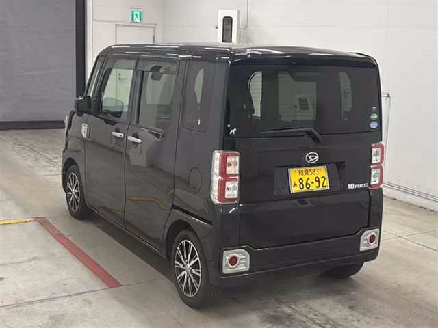 DAIHATSU WAKE