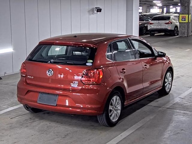 VOLKSWAGEN POLO