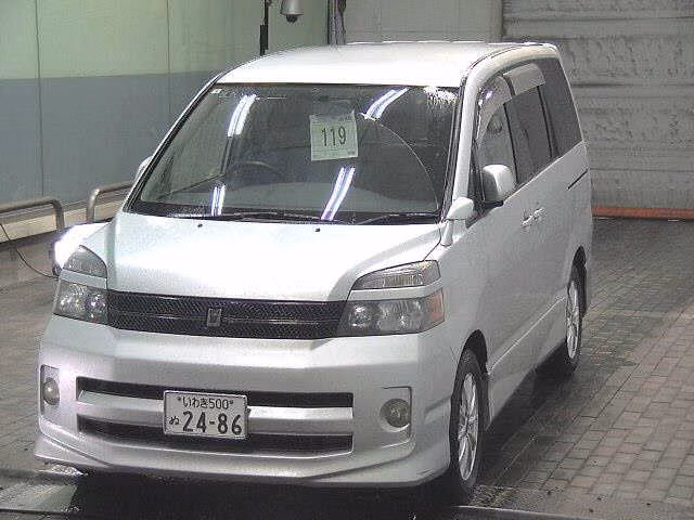 TOYOTA VOXY
