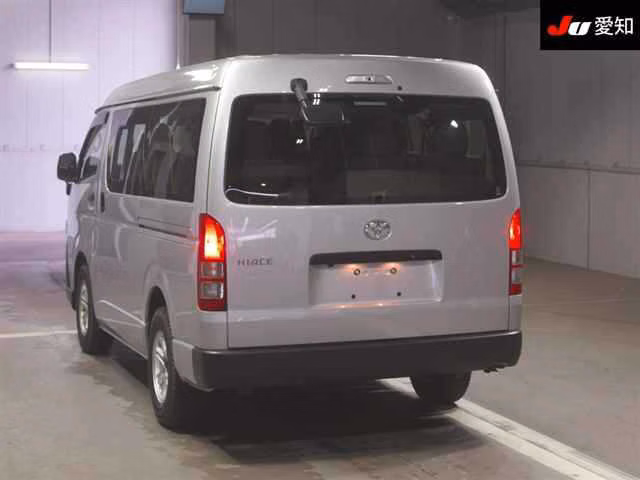 TOYOTA HIACE