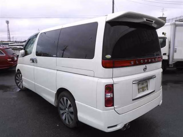 NISSAN ELGRAND