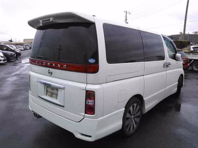 NISSAN ELGRAND