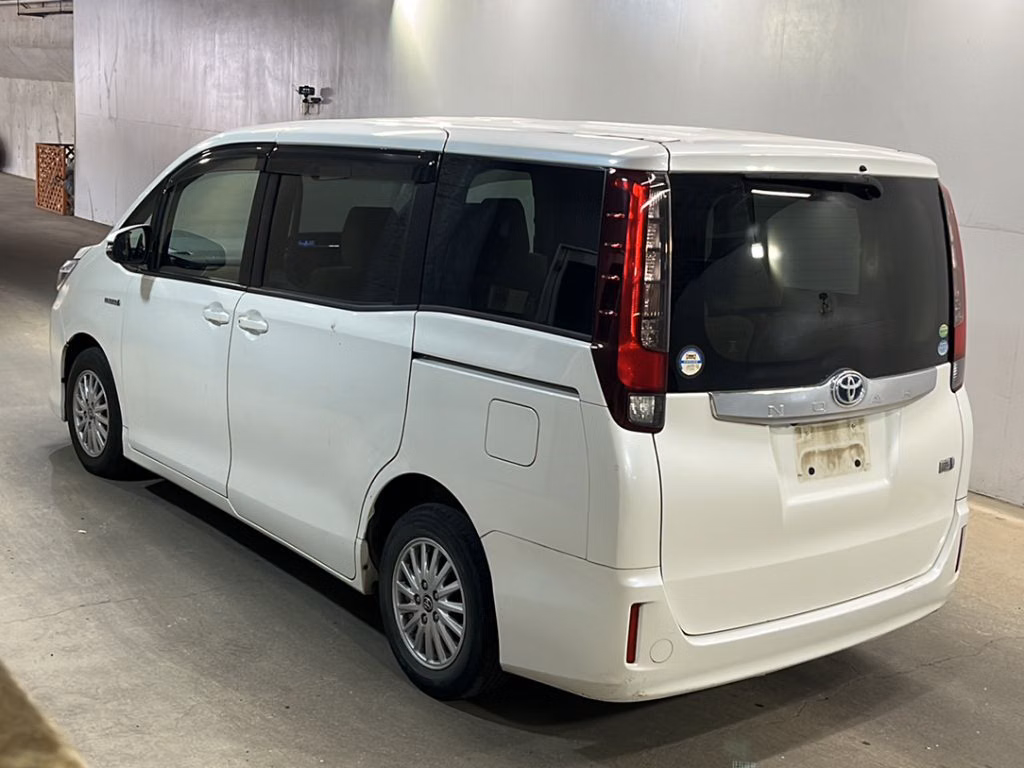 TOYOTA NOAH