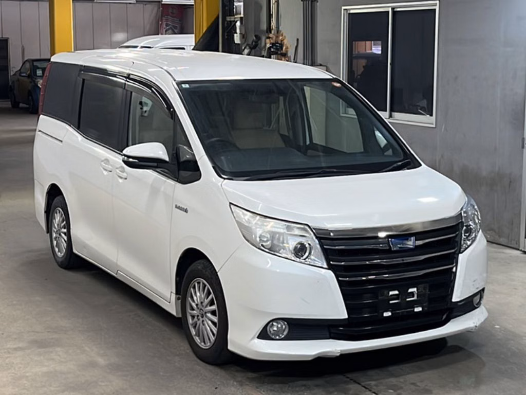 TOYOTA NOAH