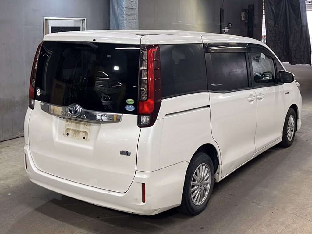 TOYOTA NOAH
