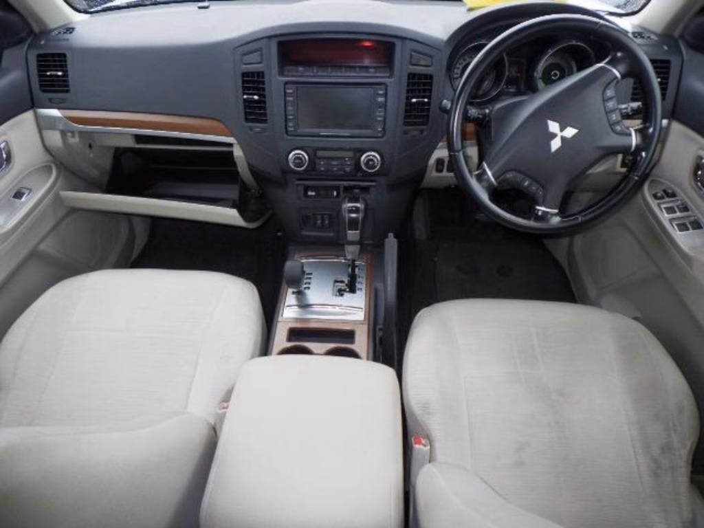 MITSUBISHI PAJERO