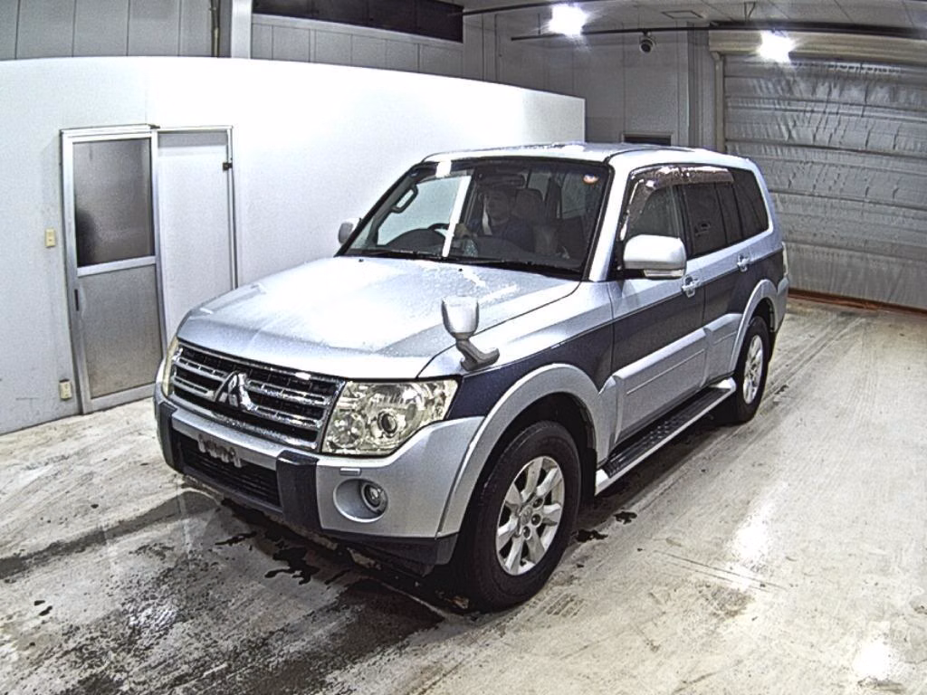 MITSUBISHI PAJERO