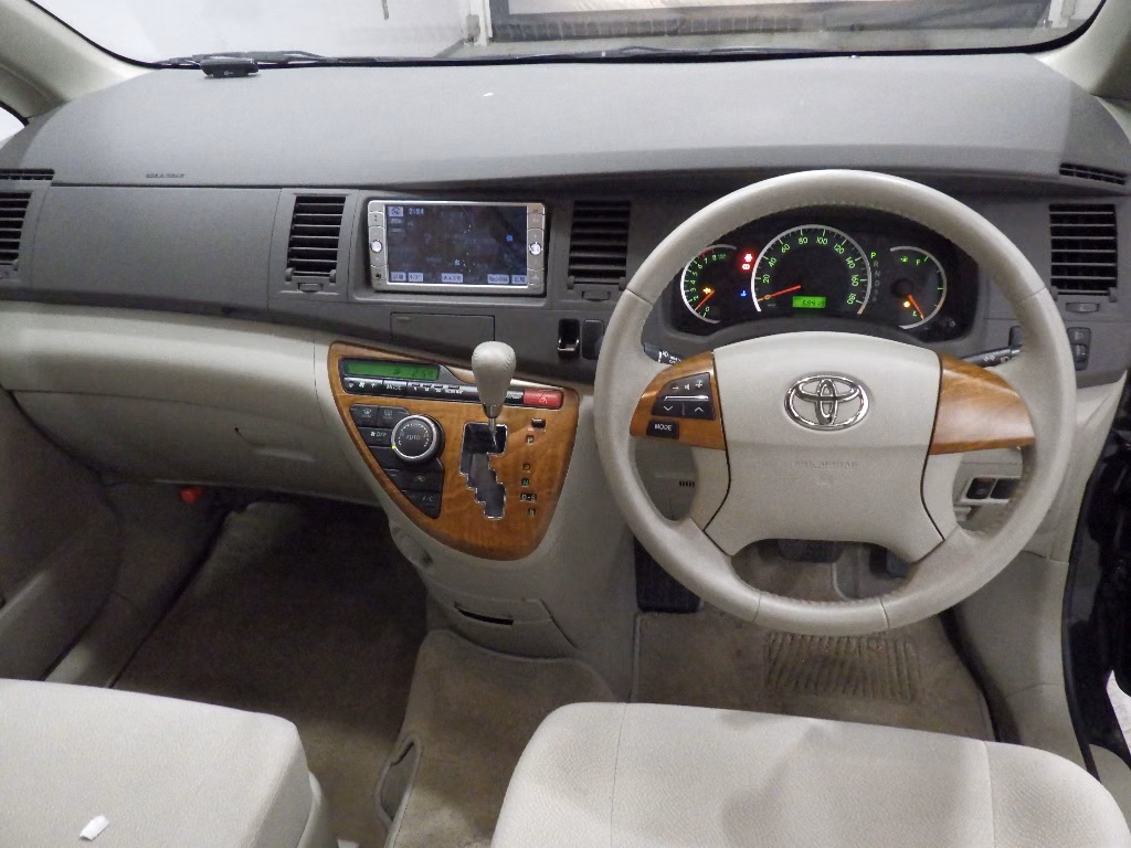 TOYOTA ISIS