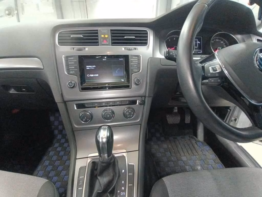 VOLKSWAGEN GOLF