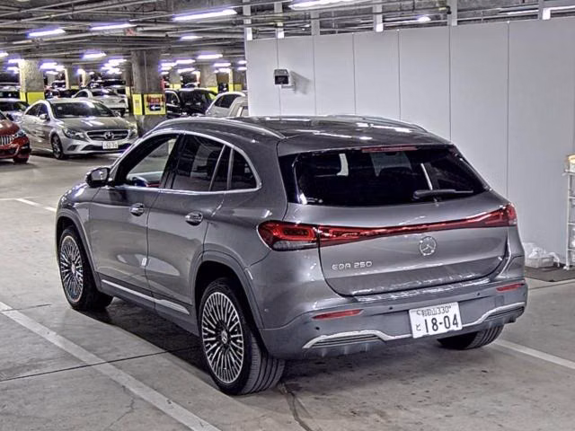 MERCEDES-BENZ EQA