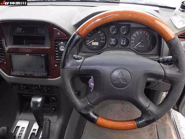 MITSUBISHI PAJERO