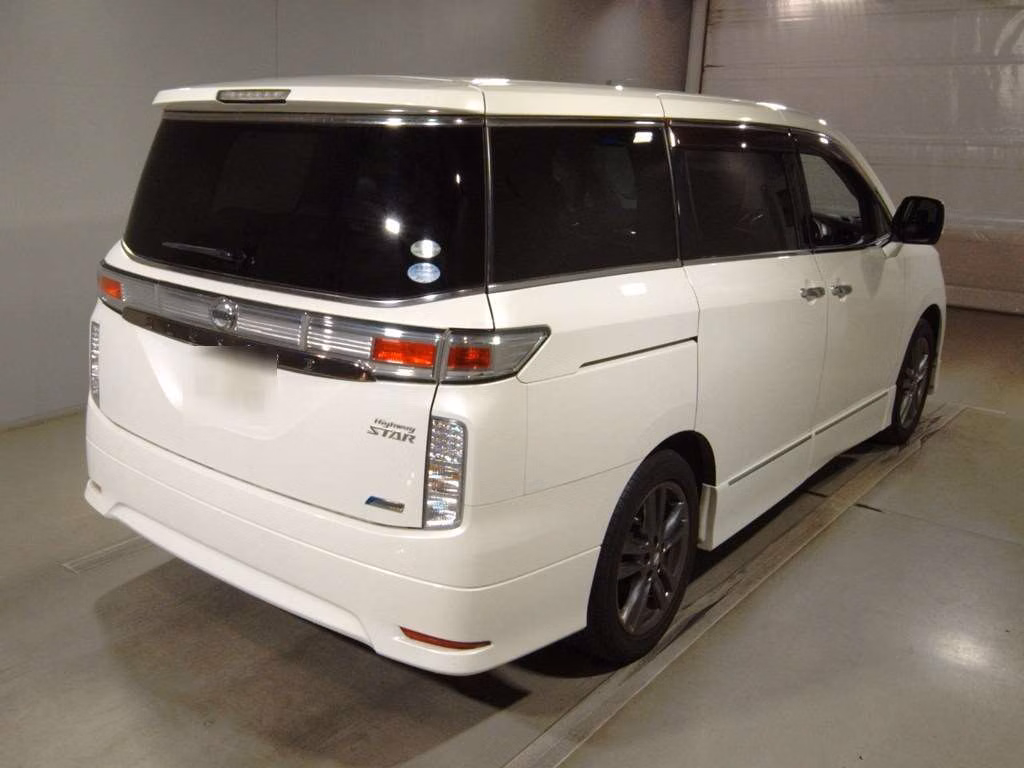 NISSAN ELGRAND