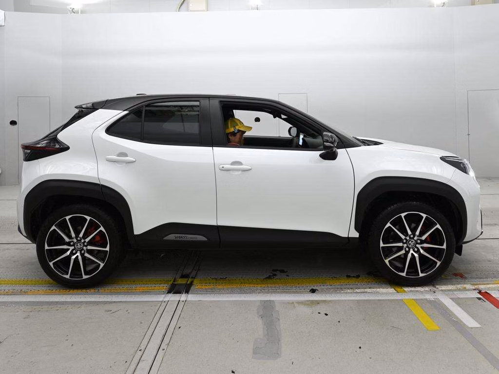 TOYOTA YARIS CROSS