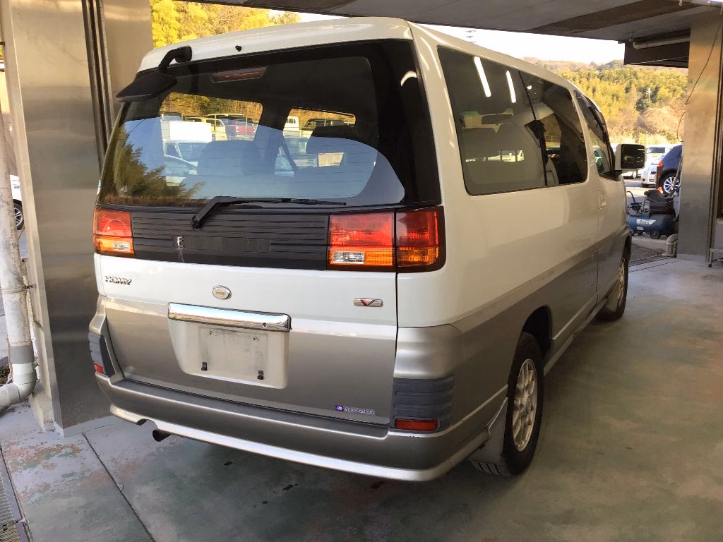 NISSAN ELGRAND